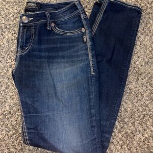 🦋3/$30🦋Silver Suki High Rise Skinny Jeans
